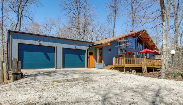 Woodsy Plymouth Hideaway: Hot Tub & Game Room