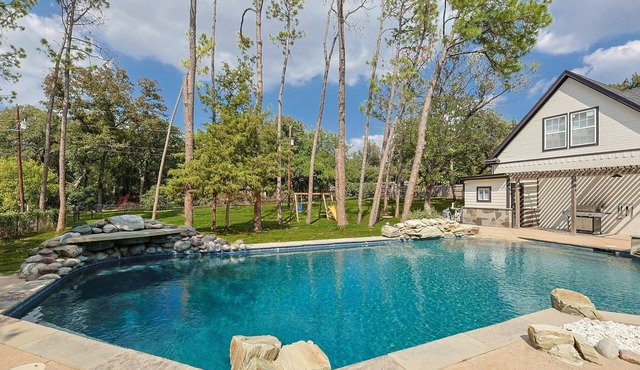 Your Rustic Retreat w Backyard Oasis, Pool, Patio in Keller