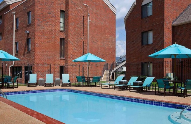 2 Sleek Units! w/ Kitchen, Pool, Pets Allowed Near Fire Museum of Memphis! in Memphis