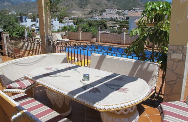 Exclusive villa with private pool and sea views in Nerja, 4 bedrooms in Nerja