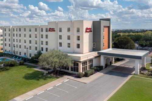 Hampton Inn Airport 