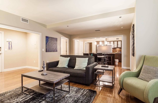 Kasa | Spacious Family Unit Walkable to Downtown Eateries + Live Music | Memphis