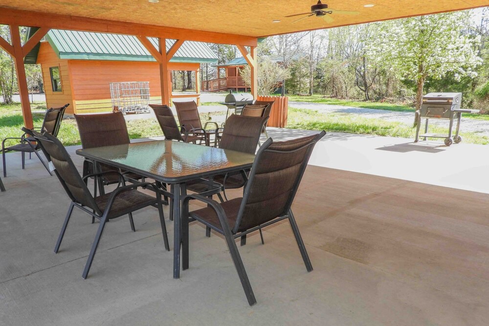 Leasburg Cabin | Ransom's Retreat Group cabin rental near Meramec River