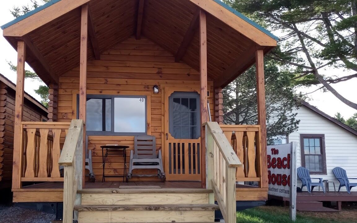 Mackinaw City Hotel | The Beach House