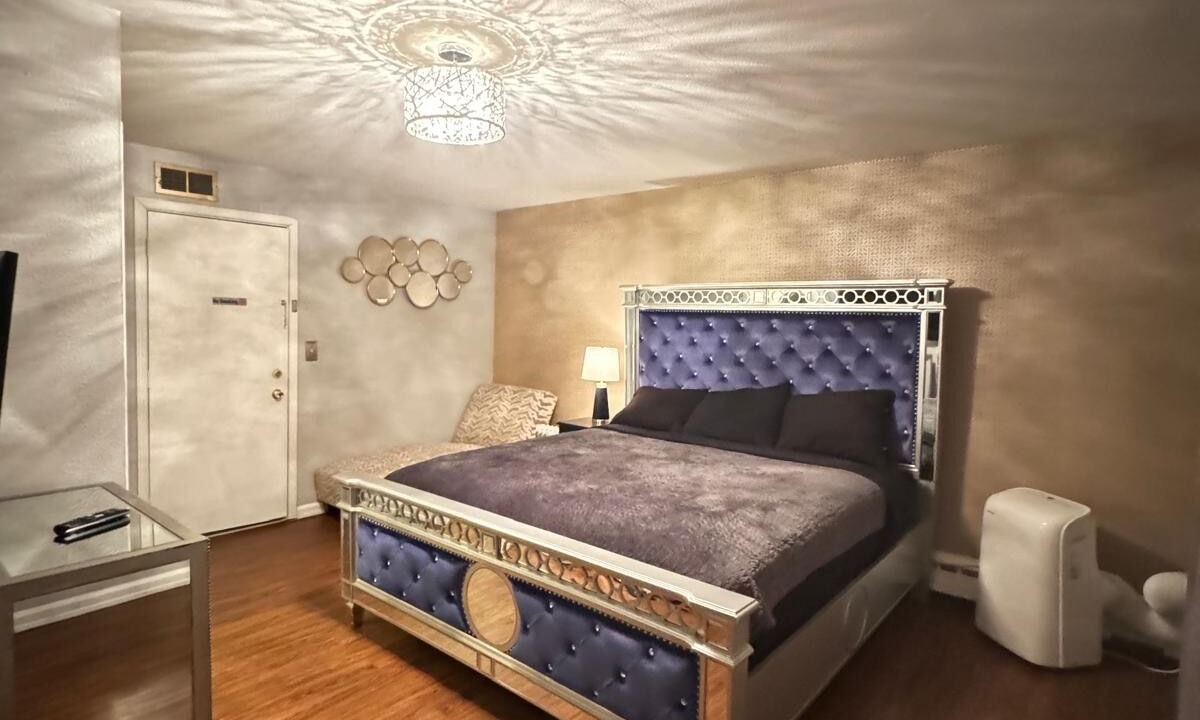 Milwaukee Hotel | Red Lotus Inn
