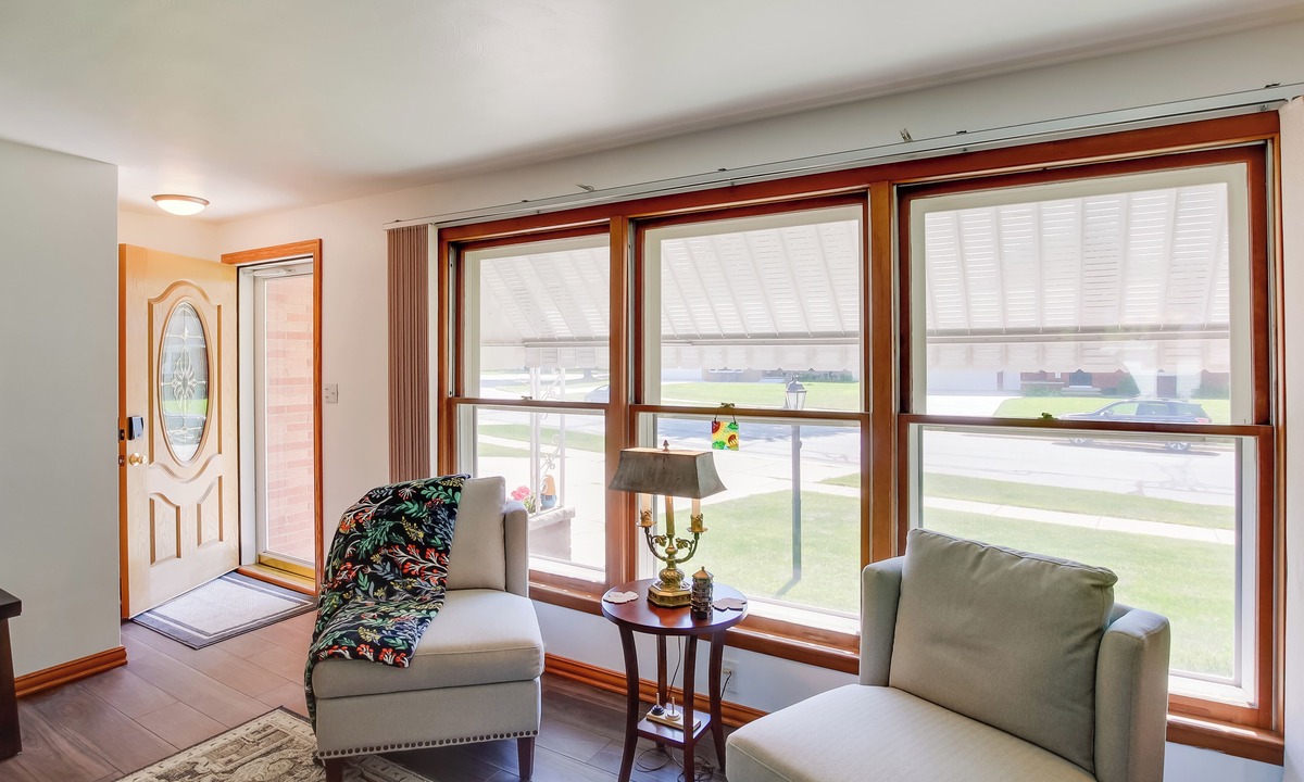 Green Bay Cottage | Walk to Lambeau Field: Green Bay Retreat