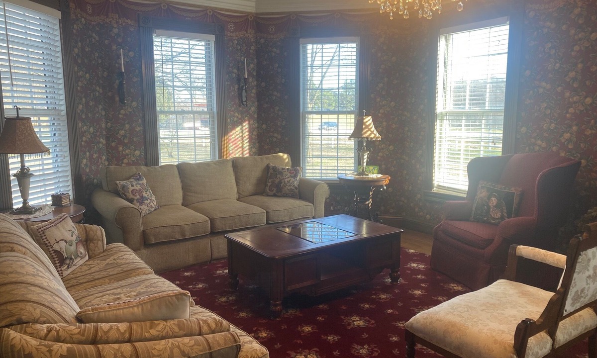 Gentry Bed & Breakfast | Apple Crest Inn