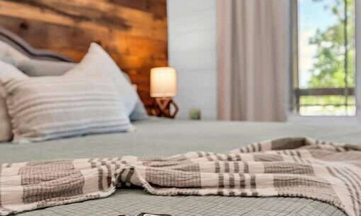 Waco Villa | New Farm Stay - The Eclair Suite