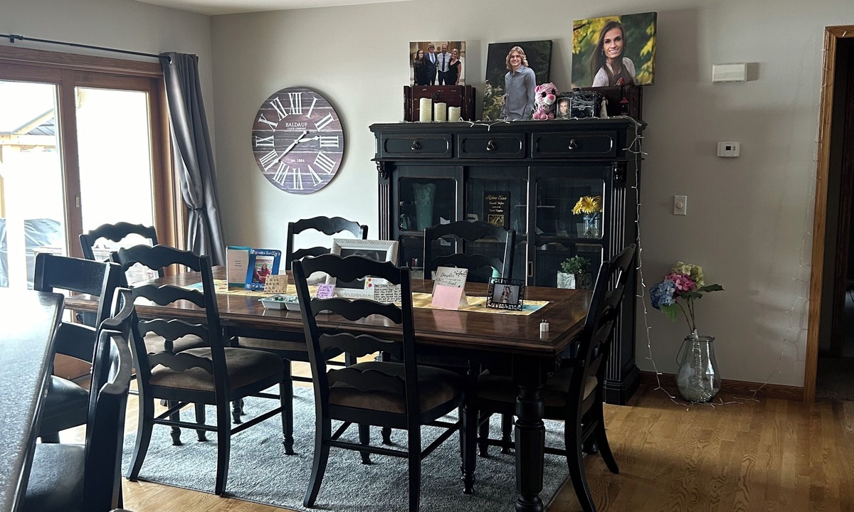 Little Chute House | Looking for guests for THE DRAFT. Great location 20 minutes from Green bay!
