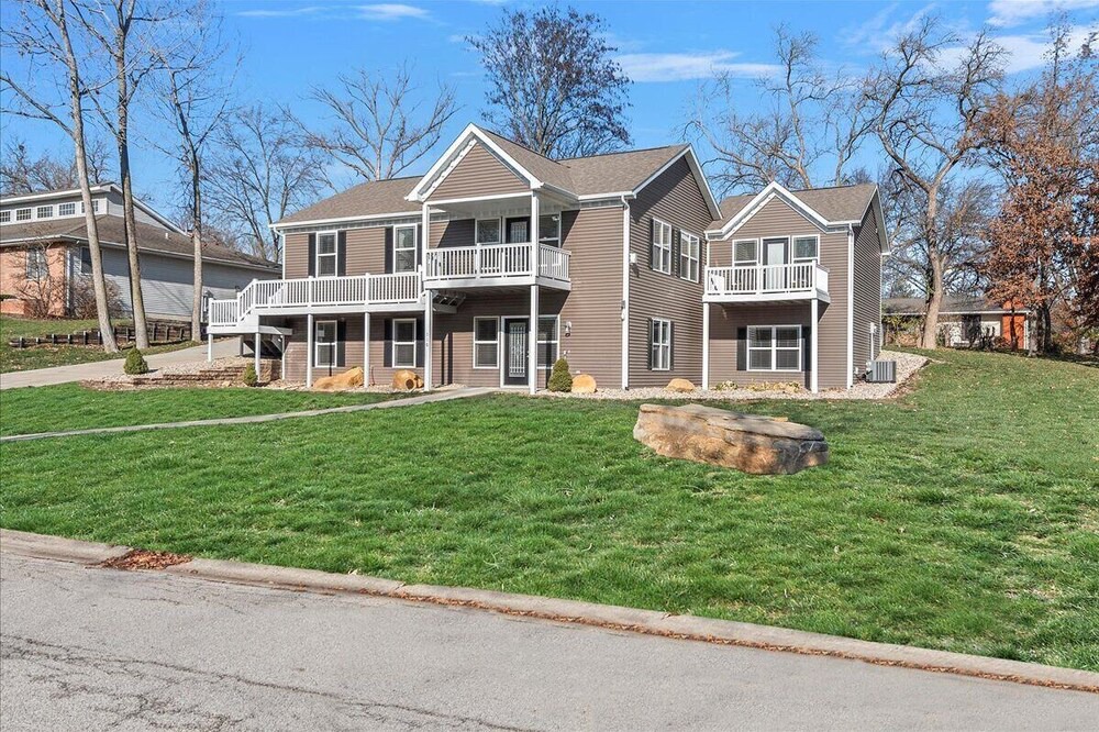 Chatham House | Modern and Spacious 5BR 3BA w/walking trail and lake view! Chatham/Springfield