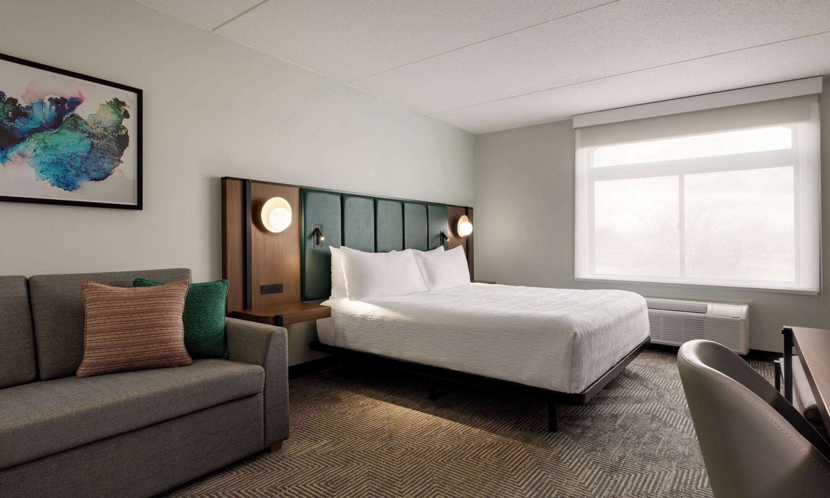 Ashwaubenon Hotel | Wingate by Wyndham Green Bay/Airport