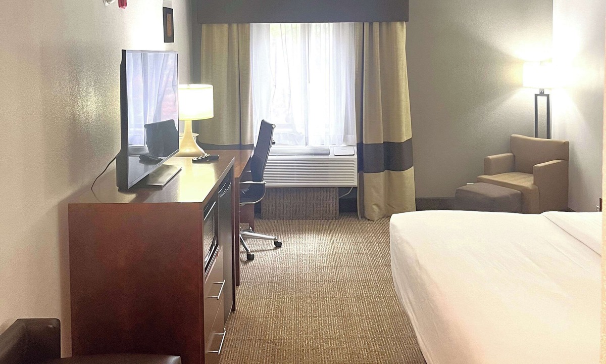 Jackson Hotel | Comfort Inn & Suites Jackson North