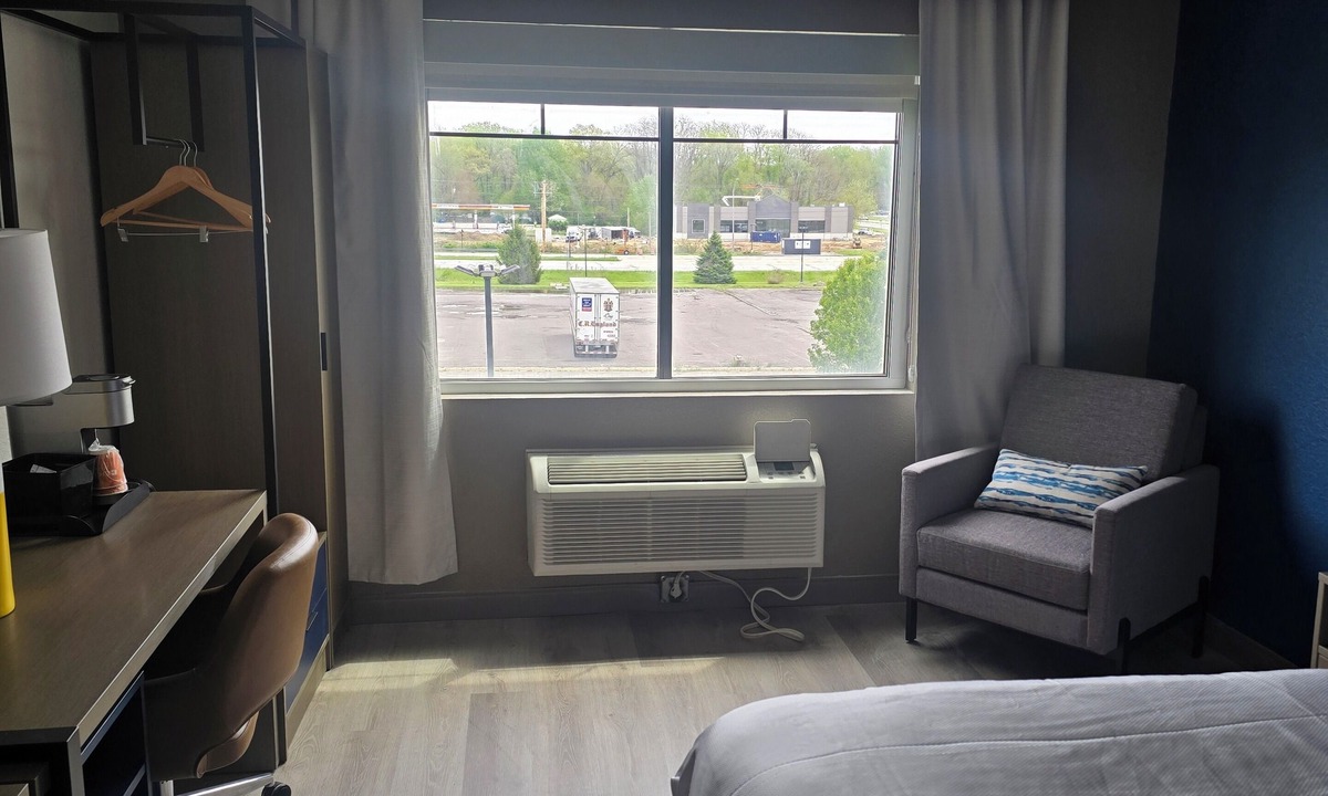 Portage Hotel | Rodeway Inn