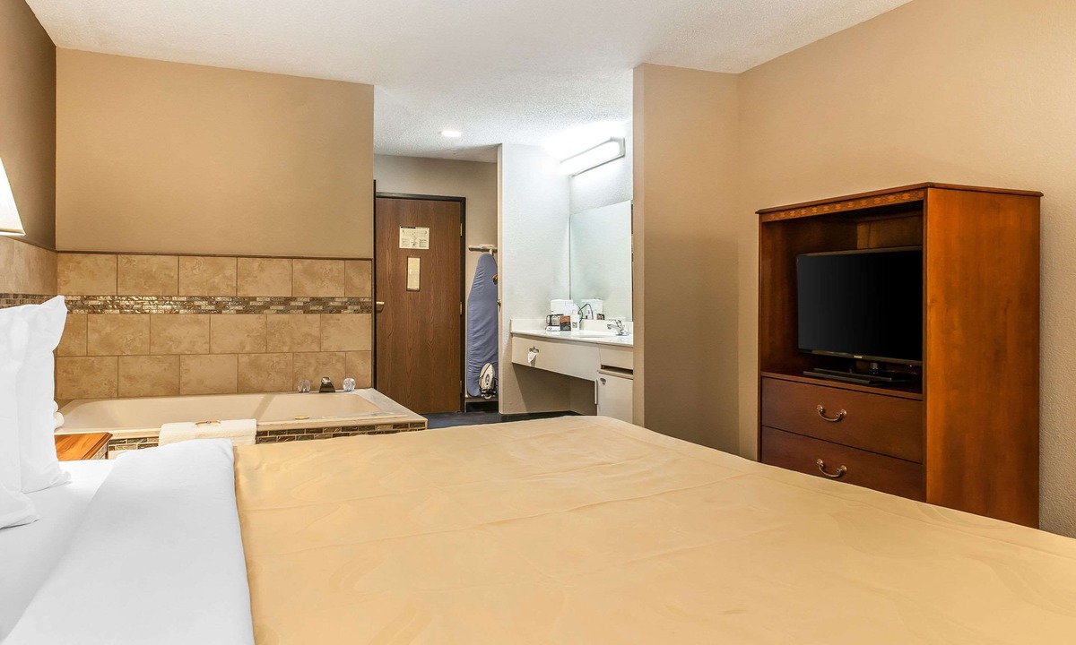 Lewisport Hotel | Quality Inn Lewisport