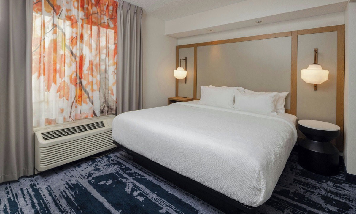 Norton Shores Hotel | Fairfield Inn and Suites by Marriott Muskegon Norton Shores