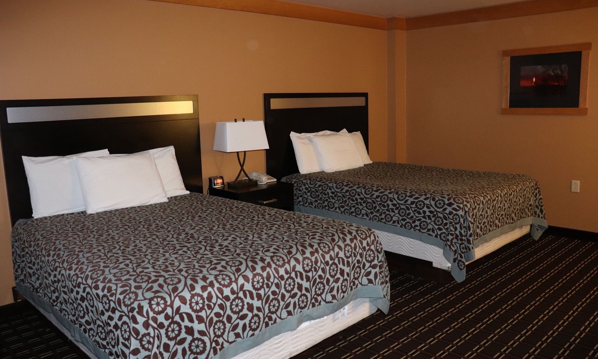Holmen Hotel | Prairie Inn and Suites Holmen/La Cross