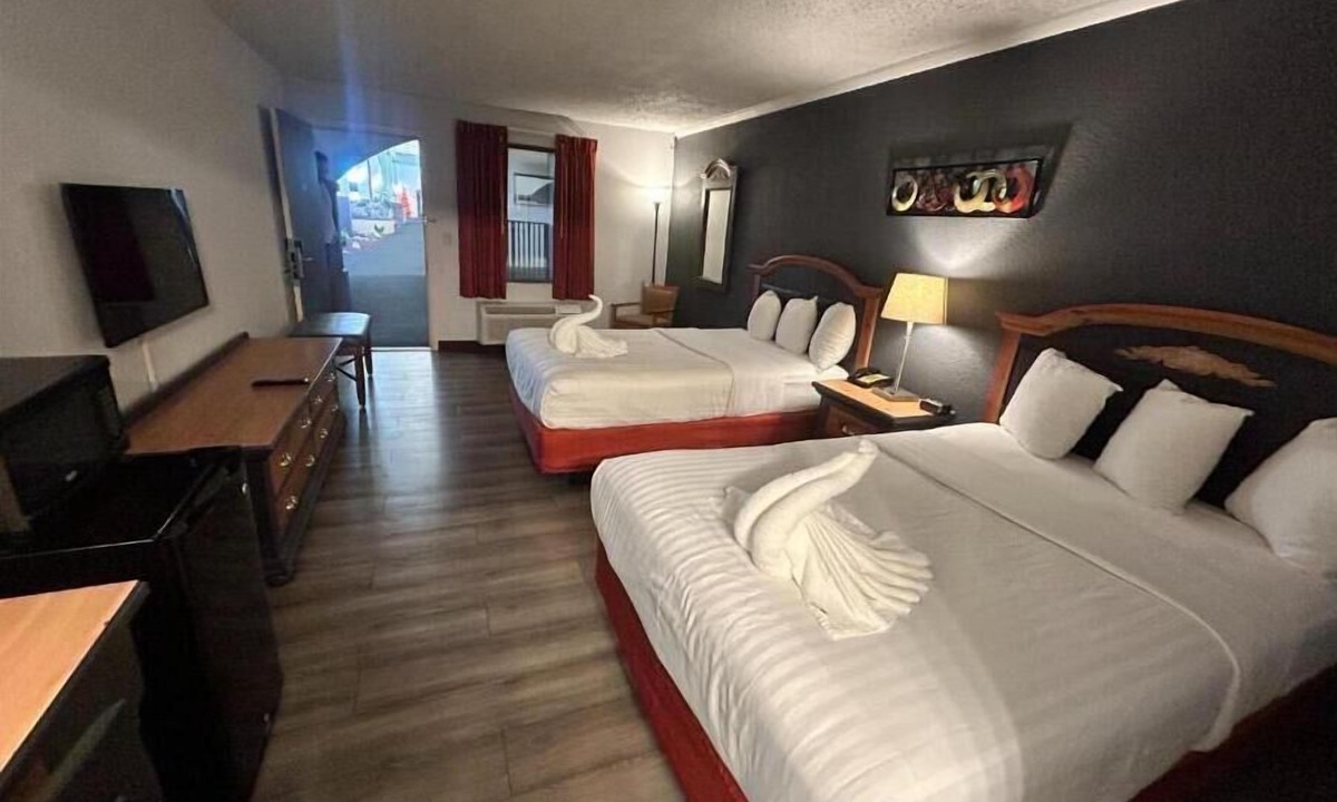 Mattoon Hotel | Suite Dreams Hotel