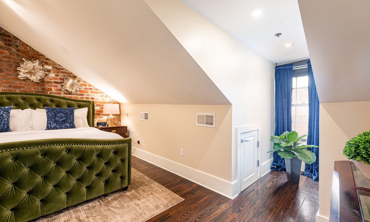 French Quarter Apartment | The Marcell - 2B/2B Top Floor, FQ Apt. 60 Day Min. Rental