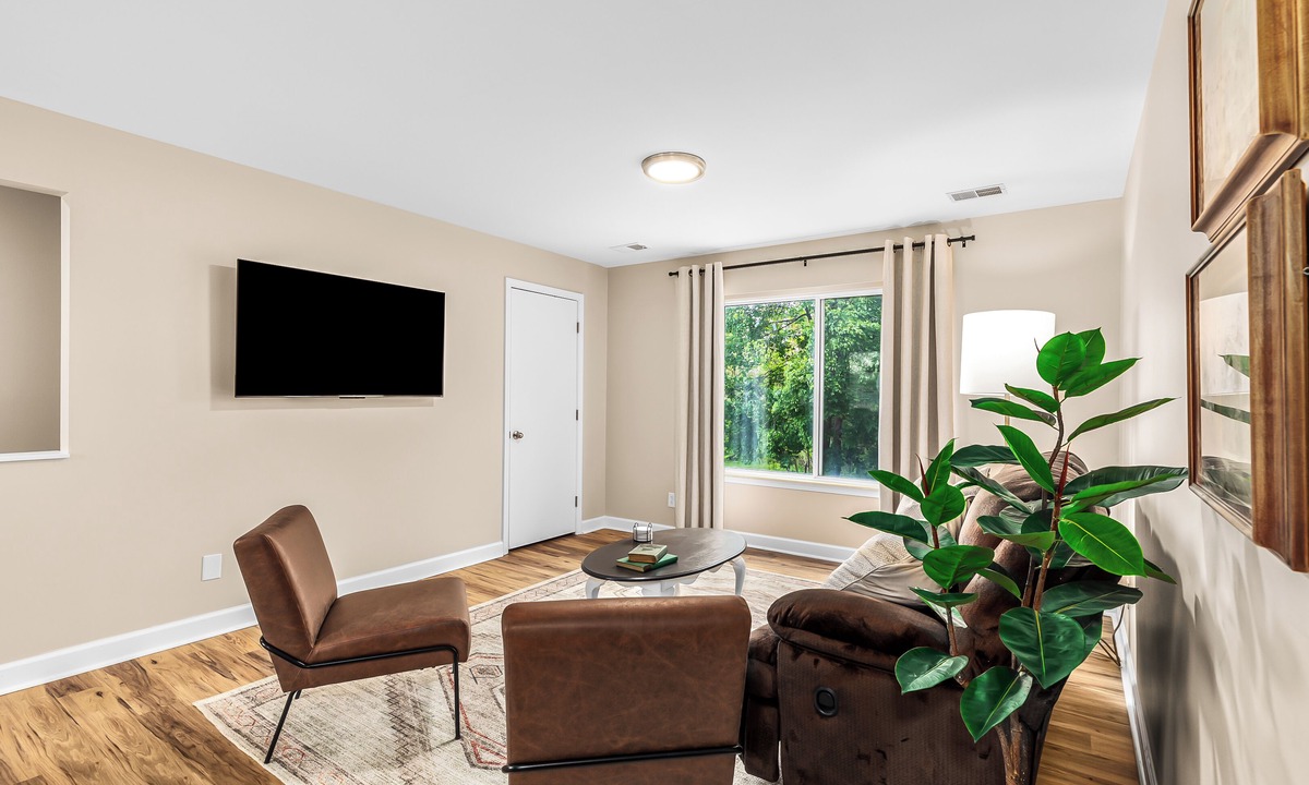 Roseville Apartment | New! Spacious 1BR King Suite, Prime Location