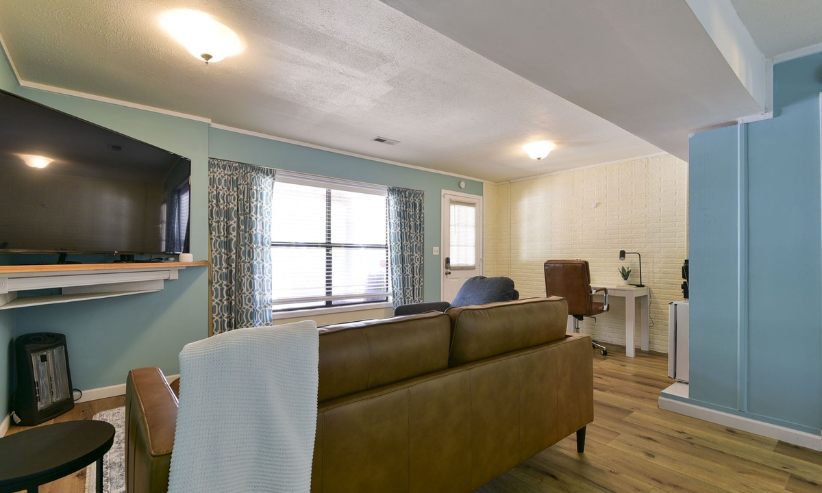 Branson West House | Large private home | Hot tub | Mins to SDC
