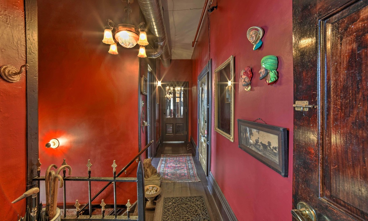 La Porte Apartment | Vintage Apartment in Historic Downtown La Porte