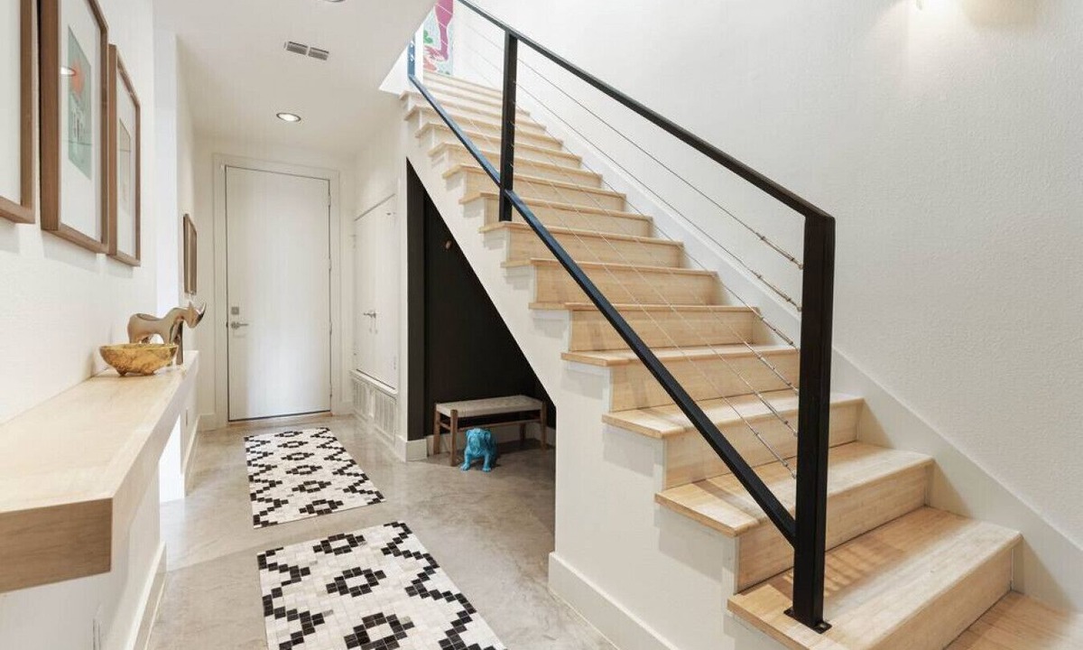 Fort Worth House | Eclectic 3-Story Townhouse - Central Location!