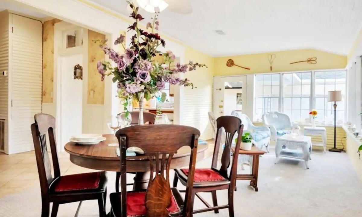 Hemphill House | Luxe Historic Private Getaway Minutes to the Lake!