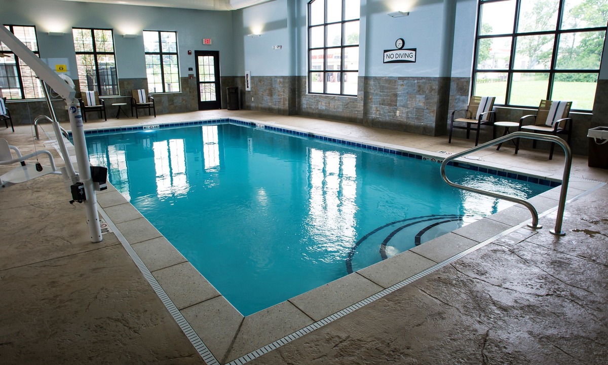 Lexington Condo | King Suite. Free Breakfast. Pool. Near University of Kentucky.