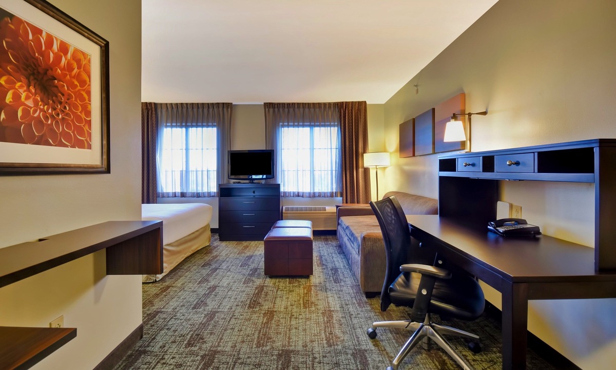Madison Apartment | Free Breakfast. Pool & Hot Tub. Near East Towne Mall!