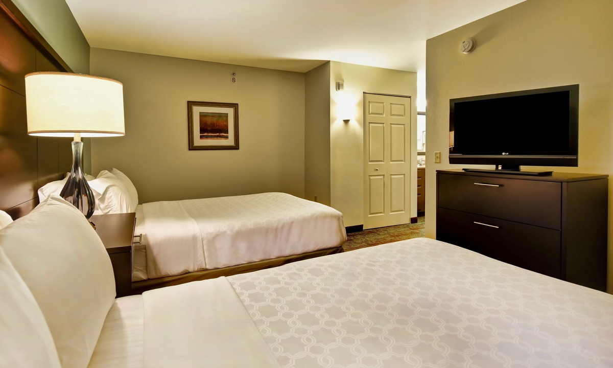 Middleton Condo | Free Breakfast. Pool and Hot Tub. Downtown Area