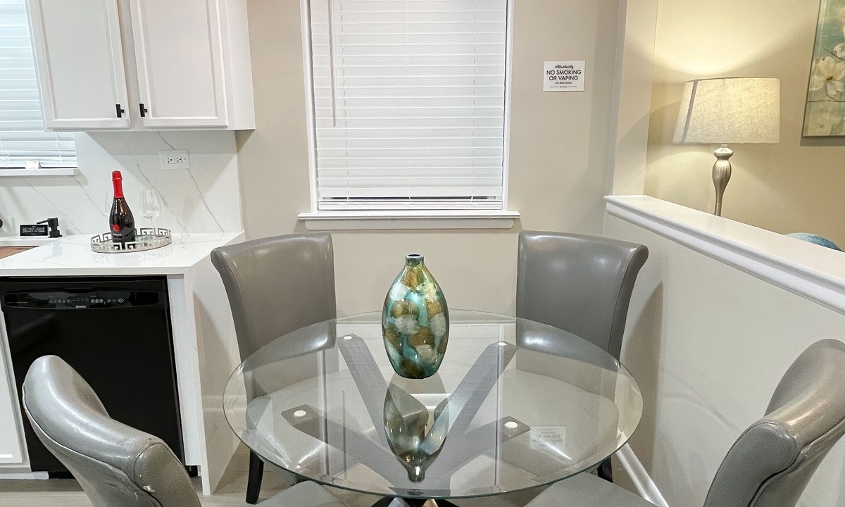 Galewood Apartment | Beautiful & Cozy 2bd/1b Near O’Hare & Metra (MD-W)
