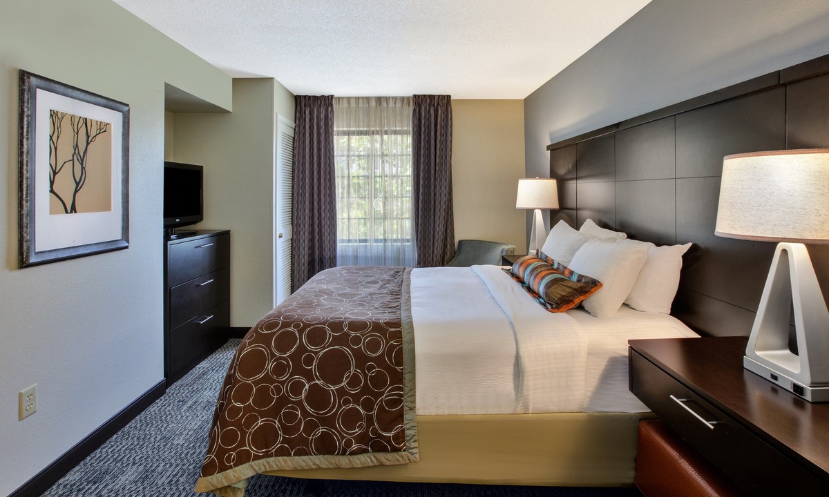 Middletown Condo | Great Value! 2 Bedroom Suite | Free Breakfast + Shared Outdoor Pool. Near Ford Motor Company!