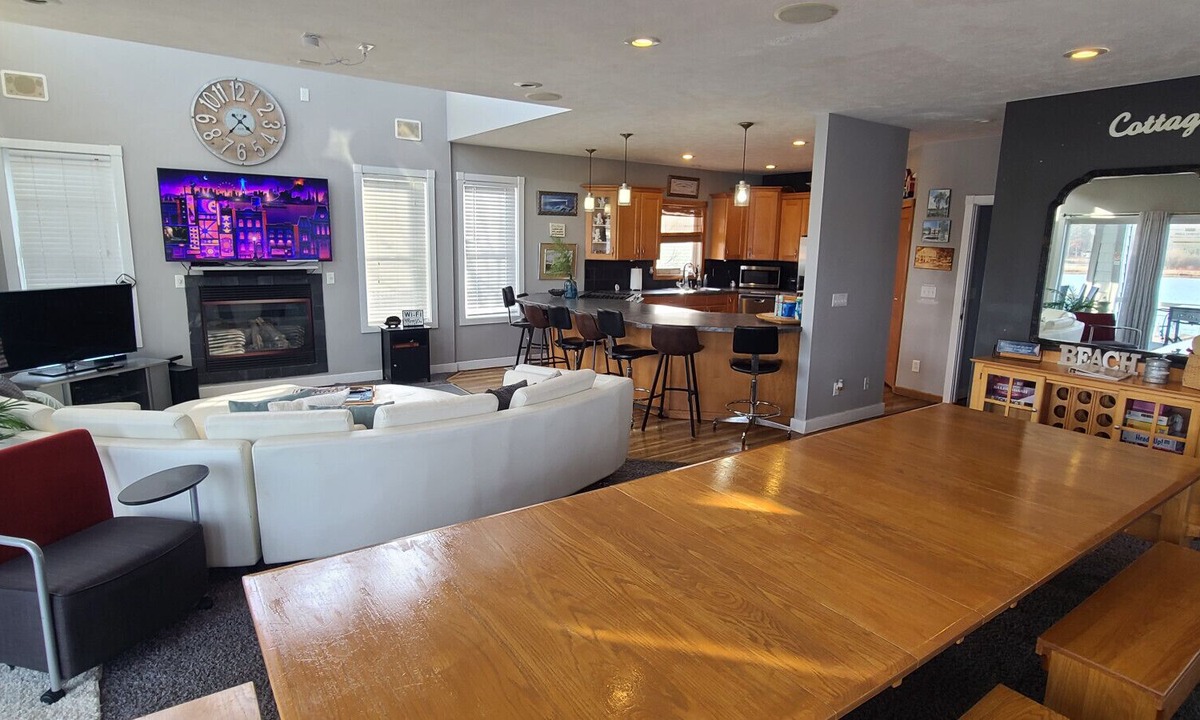 Alto Apartment | Campau Lake Retreat | 3 Levels | Family-Friendly