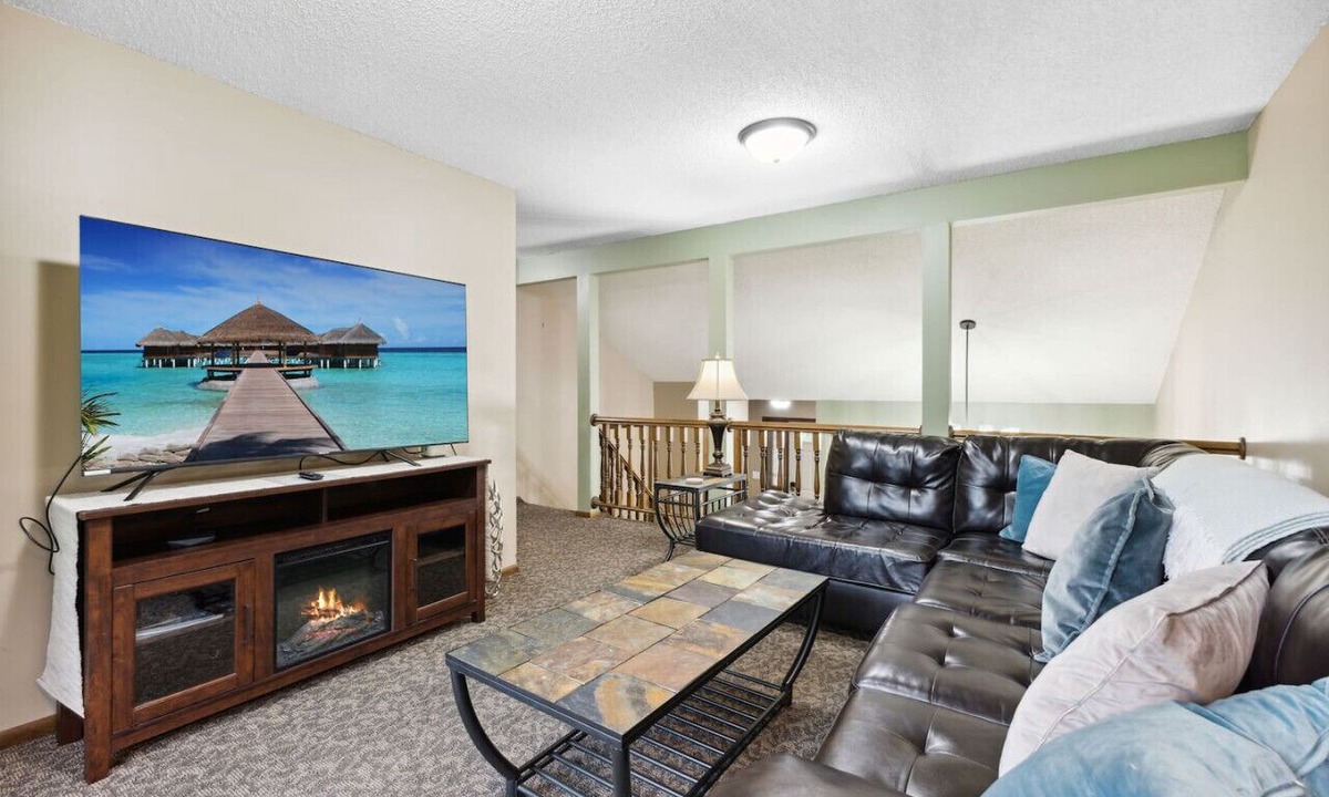 Woodbury House | Family/Pet Friendly, Fenced Yard, Near DT St. Paul