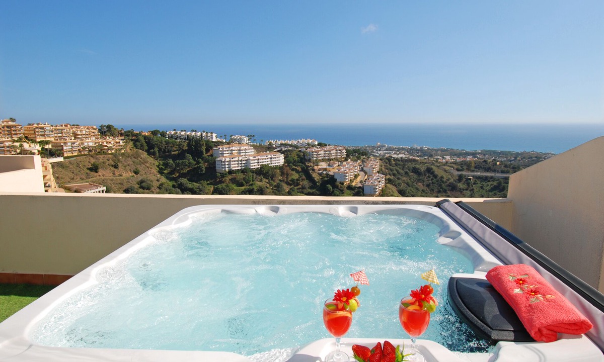 Mijas Apartment | Sea View Penthouse with Private Jacuzzi & Huge Terrace – Cala 4