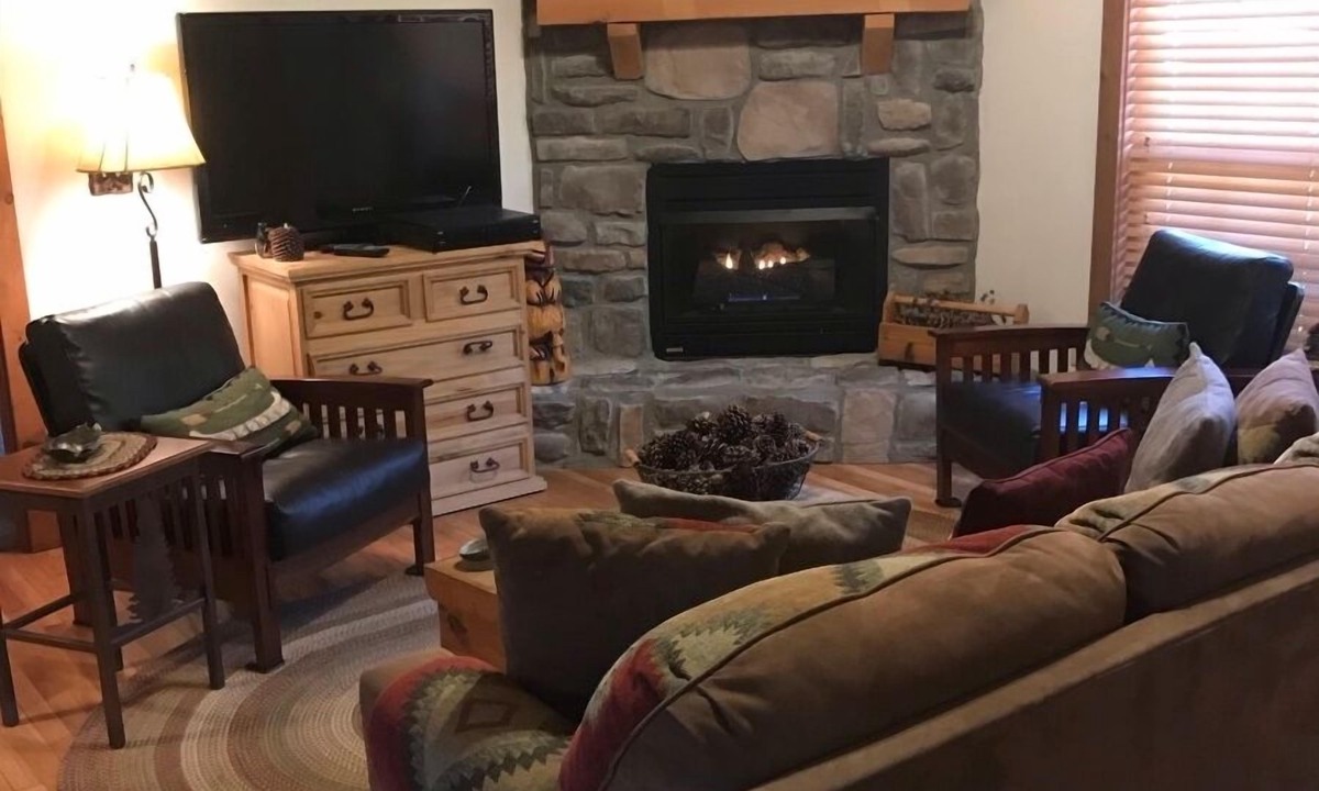 Branson West Cabin | CHARMING 2BR. CABIN, NEAR SILVER DOLLAR CITY, BOOK NOW FOR SUMMER 26