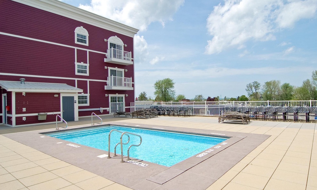 New Buffalo Condo | Waterside Condo with private pool and close to everything | Beachside Getaway