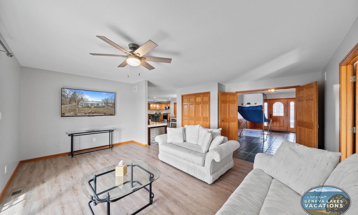 Twin Lakes Apartment | Pickleball Court | Lake Views | Pool Table | Sleeps 10