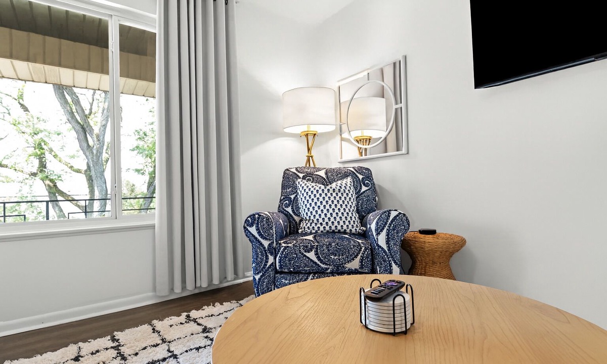 Royal Oak Apartment | New! Modern Upper Flat in Prime Royal Oak Location