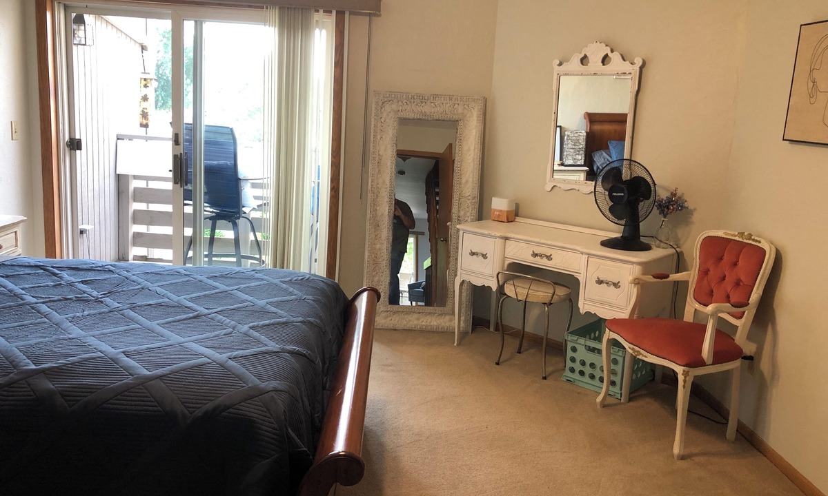 Oshkosh Condo | Cozy 3-br Oshkosh condo on Lake Winnebago canal. EAA, Lifest, XRoads