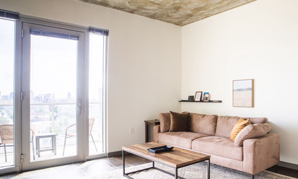 Lower East Side Apartment | Luxury Studio Apt Near Brady St with Balcony and Lake View