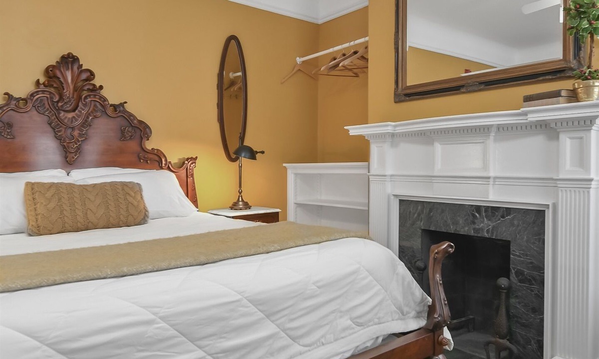 Springfield Hotel | Pasfield House Historic Mansion: The George Suite
