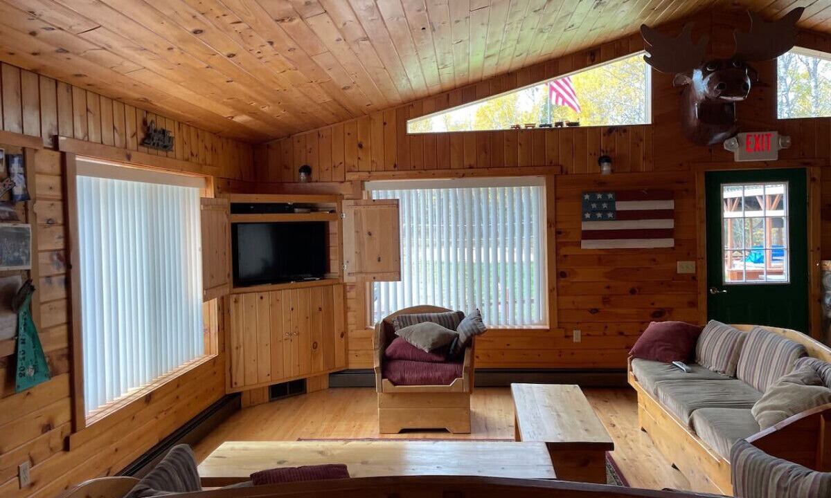 Brimley Cabin | Brimley Lodge/Sleeps 36/Snowmobile & ORV Trail