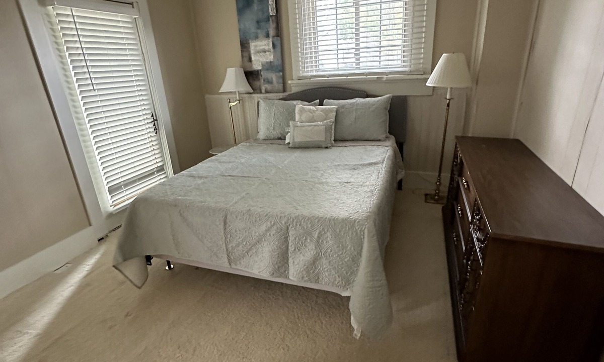 West Washington House | Centered downtown for a quick walk/drive to all the city has to offer
