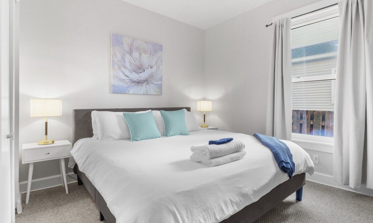 Libertyville Apartment | Cozy W Front Porch DT Libertyville near Naval Base