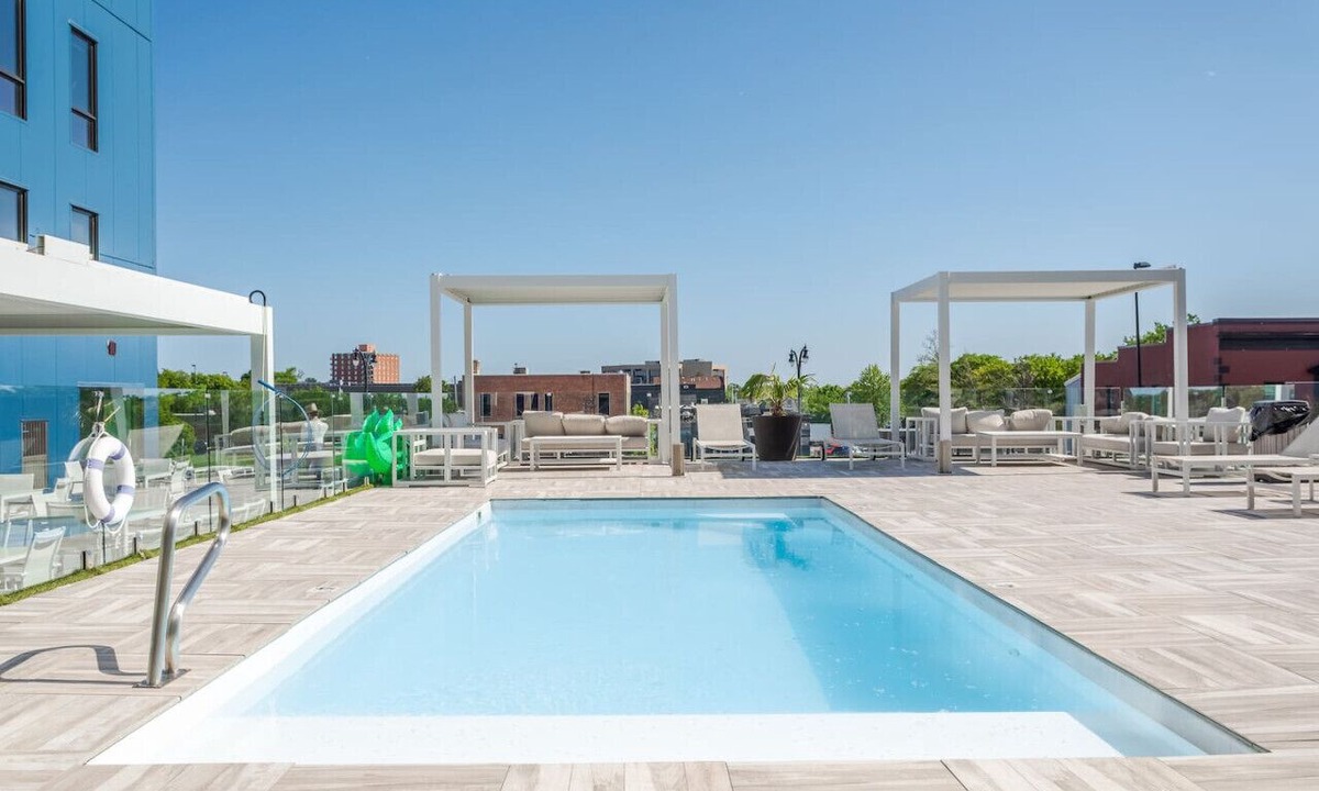 Wyandotte Apartment | Loft Penthouse 2 Balcony Arcade 2 Bed Pool and Gym