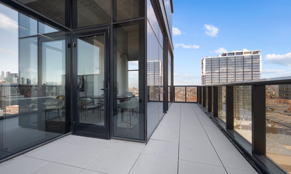 West Loop Apartment | Stylish 2BR Retreat in Fulton Market for Getaways