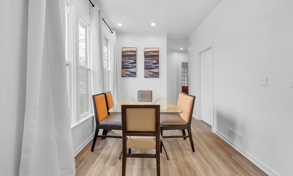 Mexicantown - Southwest Detroit Apartment | Detroit 3BR in Mexicantown | Sleeps 7 + WiFi