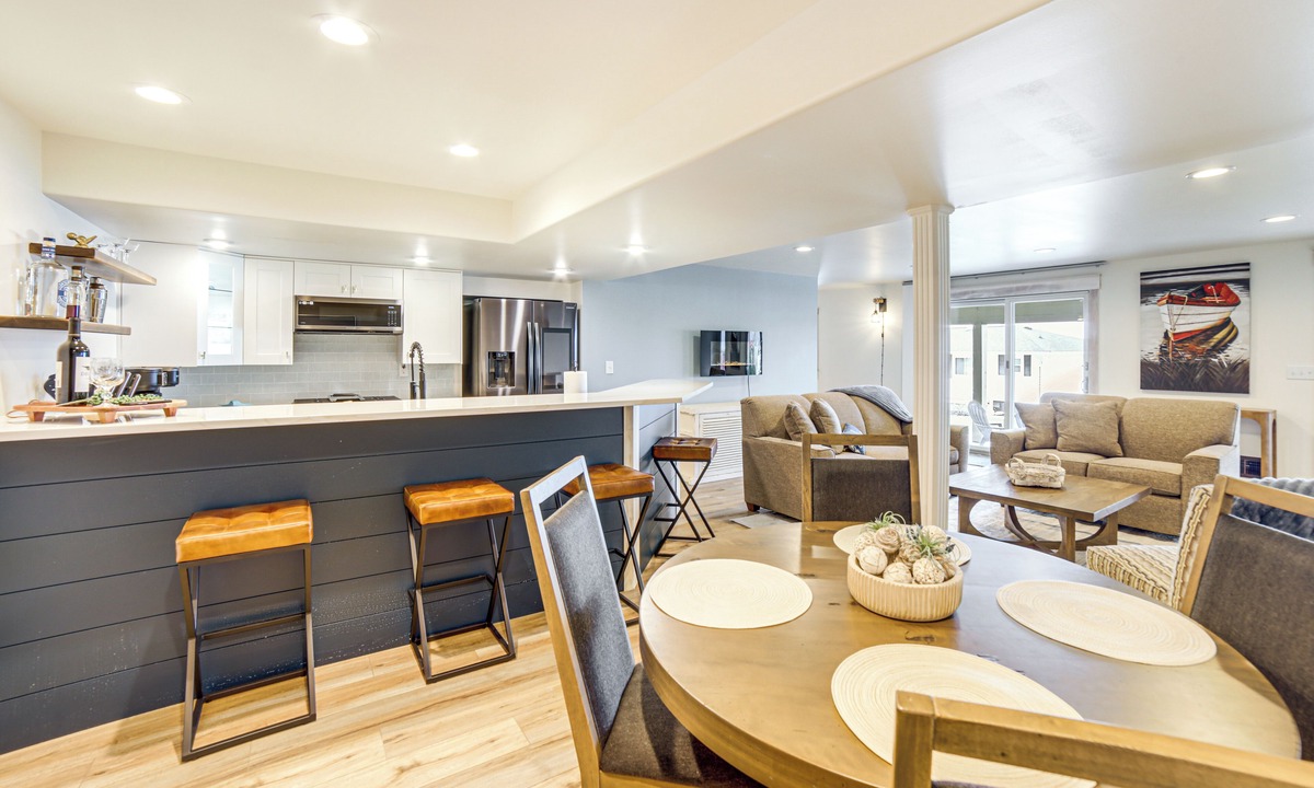 Clarklake Apartment | Swim & Fish! Lakefront Apt w/Hot Tub & Grill!
