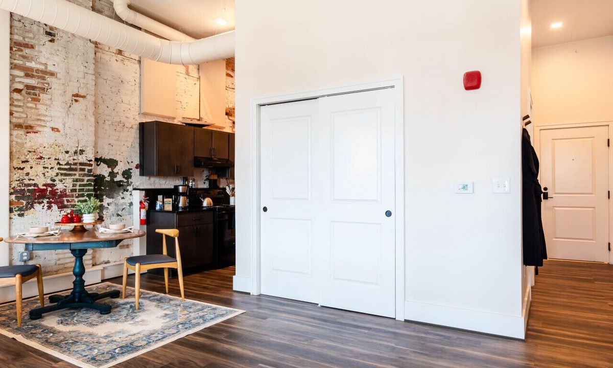 Ypsilanti Apartment | Hotel California - KING BED LOFT